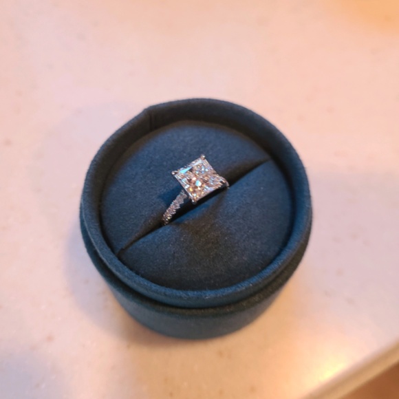 Engagement ring - Picture 2 of 4